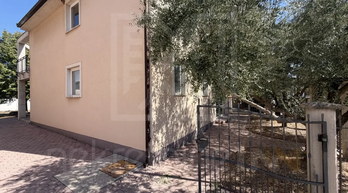 Prodaje se kuća u Ortiješu moderno izgrađena koja pruža potpuni konfor NekretnineInn