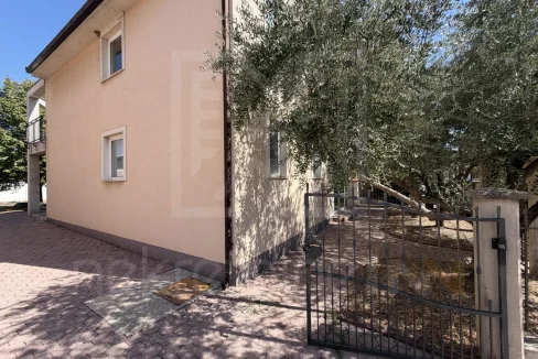 Prodaje se kuća u Ortiješu moderno izgrađena koja pruža potpuni konfor NekretnineInn