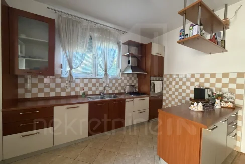 Prodaje se kuća u Ortiješu moderno izgrađena koja pruža potpuni konfor NekretnineInn